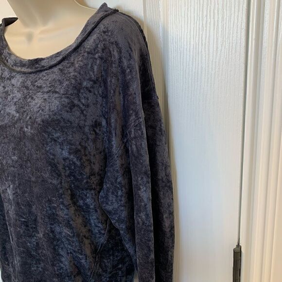 Free People We the Free Charcoal Gray Milan Velvet Long Sleeve Crew Sweatshirt! - Picture 5 of 6